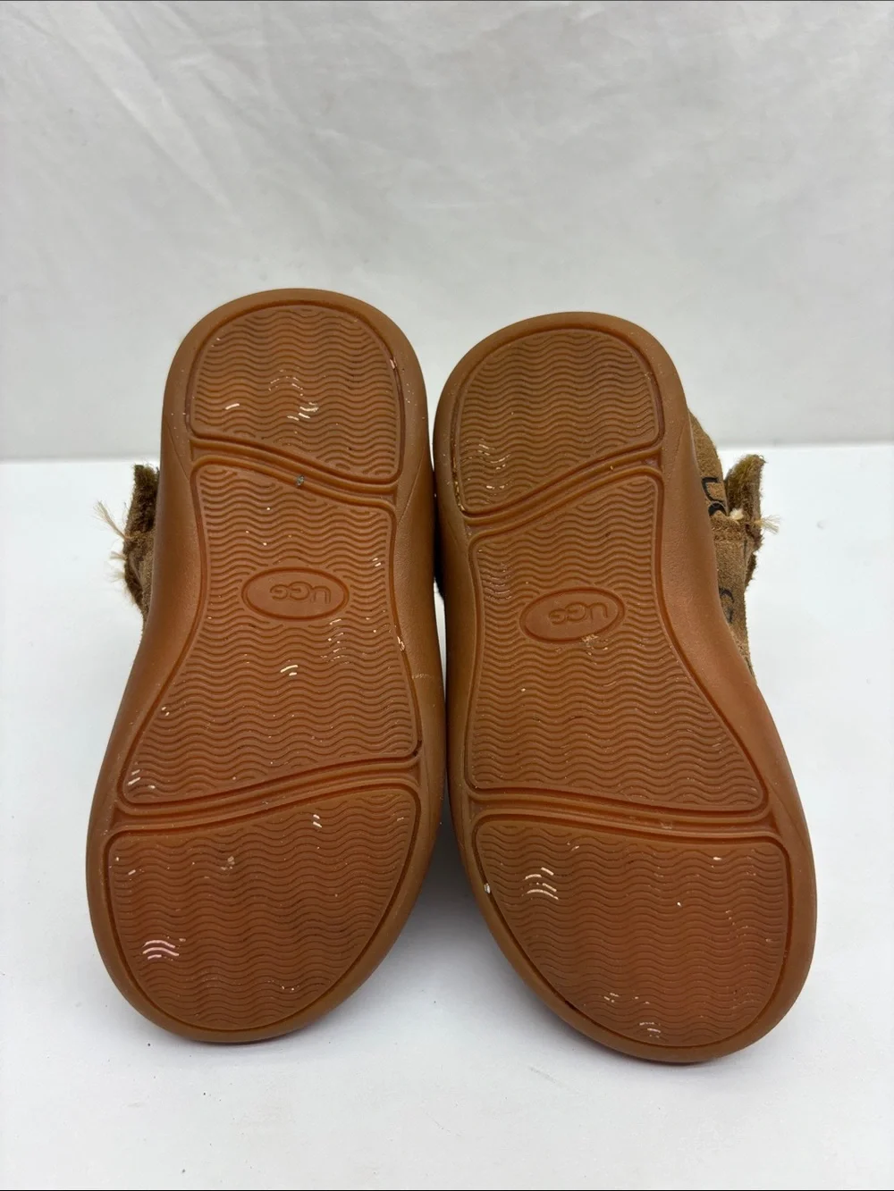 UGG Kids Chestnut Logo Classic Short Boots, SZ 7 for baby, box 73